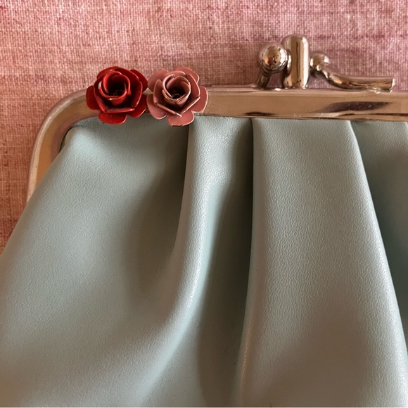 Mango Double Kiss Clasp Coin Purse, from 2005. - Picture 3 of 9